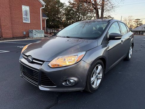Used 2014 Ford Focus SE image 2