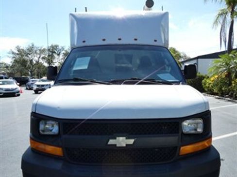 Used 2017 Chevrolet Express 3500 image 4