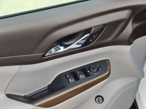 Certified 2021 GMC Acadia SLE w/ Driver Convenience Package image 12