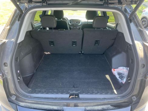 Used 2023 GMC Terrain SLE w/ Driver Convenience Package FWD image 8