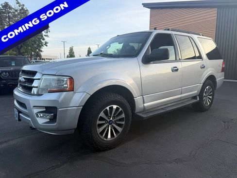 Used 2016 Ford Expedition XLT w/ Equipment Group 202A AWD/4WD image 1