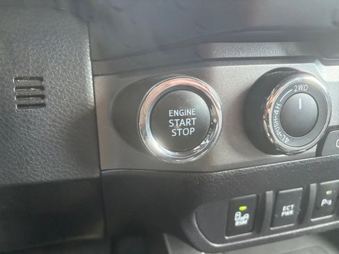 Used 2019 Toyota Tacoma TRD Off-Road image 24