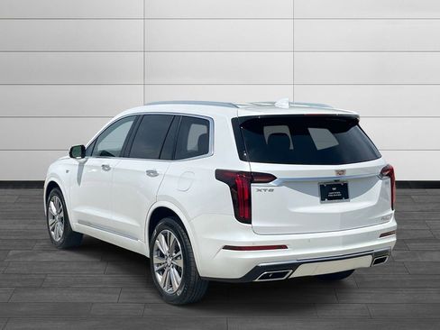 Used 2025 Cadillac XT6 Premium Luxury image 3