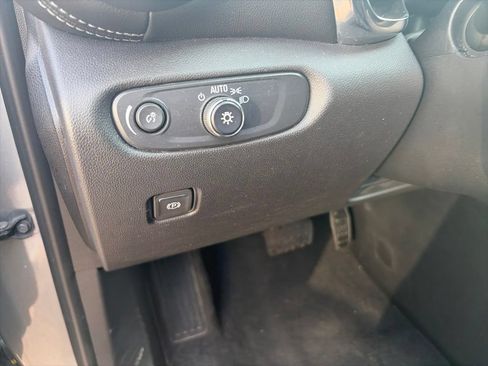 Used 2025 Chevrolet Blazer LT FWD image 17