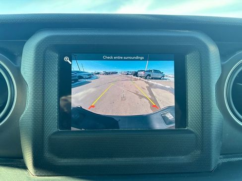 Used 2022 Jeep Gladiator Sport image 25