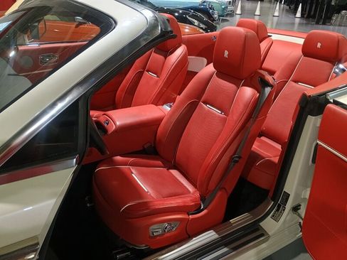 Used 2018 Rolls-Royce Dawn image 13