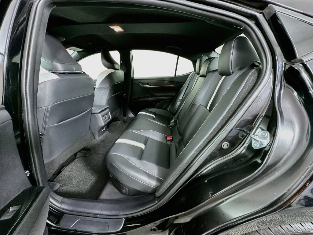 Used 2025 Toyota Camry SE FWD image 23