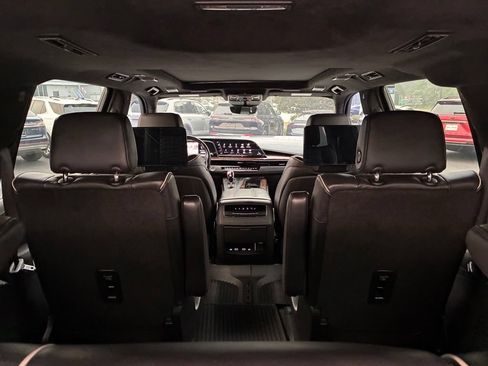 Used 2021 Cadillac Escalade ESV Sport Platinum w/ LPO, ONYX Package AWD/4WD image 16