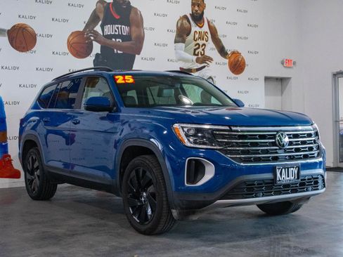 Used 2025 Volkswagen Atlas SE FWD image 19