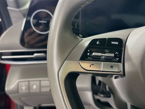 Certified 2025 Hyundai Elantra SEL FWD image 22