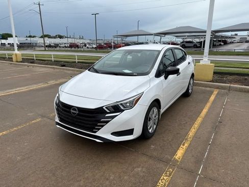 Used 2024 Nissan Versa S w/ Trunk Package FWD image 3