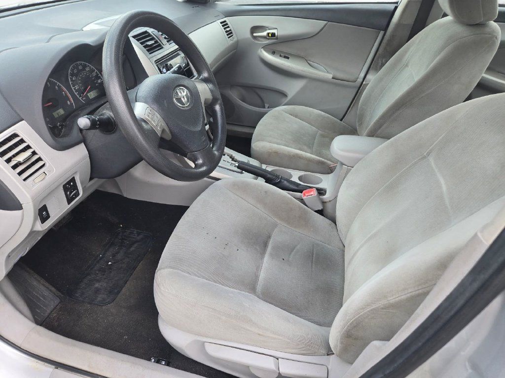 Used 2013 Toyota Corolla LE FWD image 13