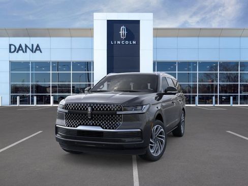 New 2026 Lincoln Navigator Reserve image 2