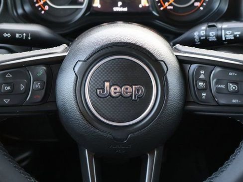 Used 2025 Jeep Wrangler Unlimited Rubicon image 33