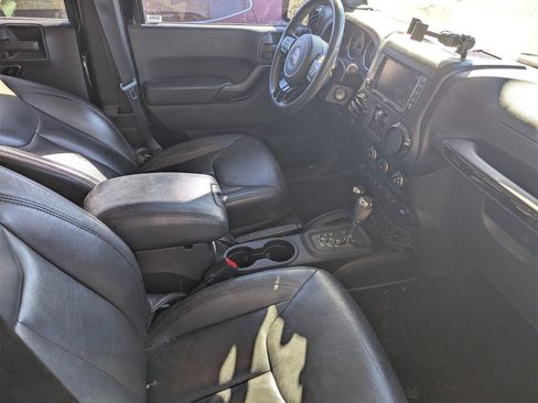 Used 2015 Jeep Wrangler Unlimited Sahara image 6