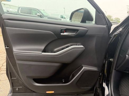 Used 2023 Toyota Highlander XSE AWD/4WD image 28