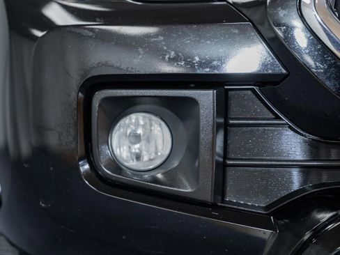 Used 2019 Toyota Tacoma TRD Sport image 10