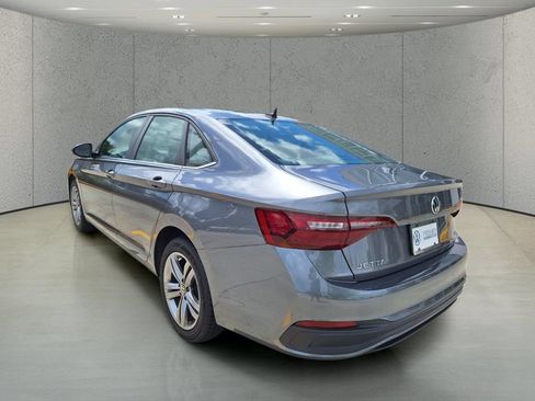 Used 2023 Volkswagen Jetta SE w/ Panoramic Sunroof Package FWD image 3