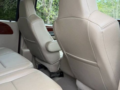 Used 2006 Ford F350 Lariat image 25