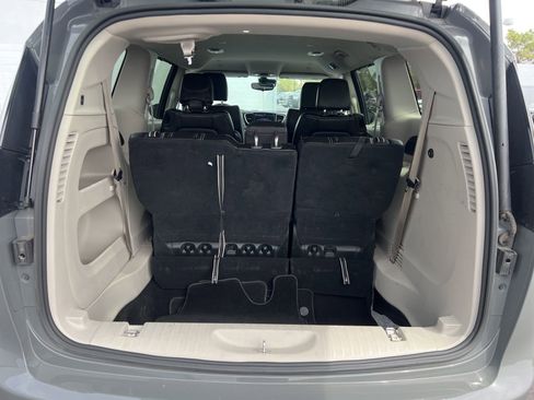 Used 2023 Chrysler Pacifica Touring-L image 15