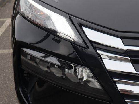 Certified 2025 Nissan Rogue SV AWD/4WD image 12