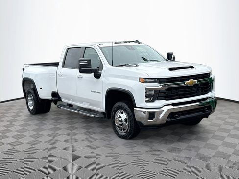 Used 2024 Chevrolet Silverado 3500 LT image 4