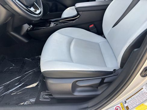 Used 2021 Toyota Prius XLE w/ Carpet Mat Package (TMS) AWD/4WD image 20