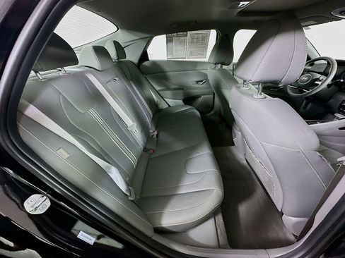 Used 2025 Hyundai Elantra SEL FWD image 11