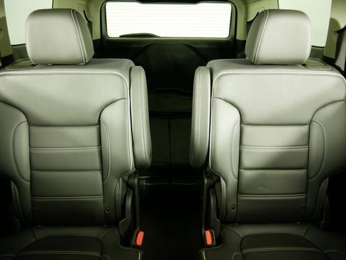 Used 2022 GMC Acadia Denali w/ Denali Ultimate Package image 13