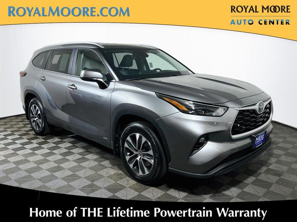 Certified 2026 Toyota Highlander XLE AWD/4WD image 1