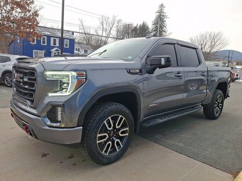 Used 2022 GMC Sierra 1500 AT4 w/ AT4 Premium Package image 3