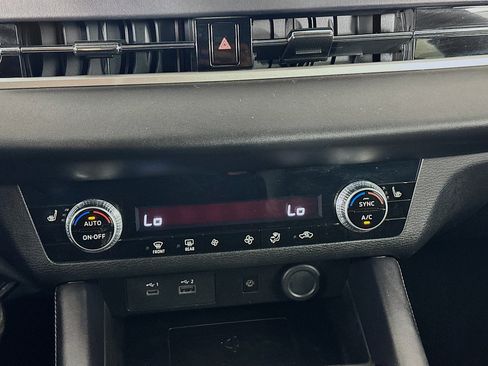 Used 2024 Mitsubishi Outlander SE image 23