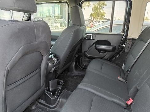 Used 2018 Jeep Wrangler Unlimited Sport S AWD/4WD image 11