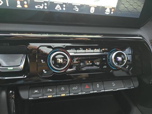 Used 2025 GMC Sierra 1500 AT4 w/ Technology Package image 23