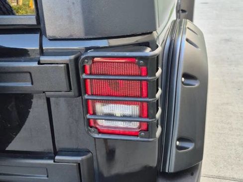 Used 2008 Jeep Wrangler Sahara w/ Dual Top Group image 19