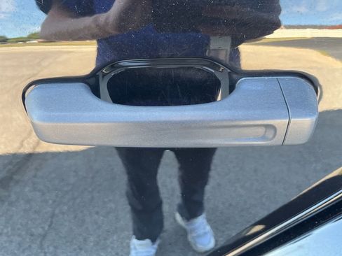 Used 2018 Jeep Wrangler Unlimited Sahara image 42