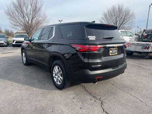 Used 2023 Chevrolet Traverse LS image 4