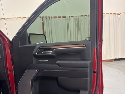 Used 2024 GMC Sierra 1500 Denali w/ Technology Package AWD/4WD image 29