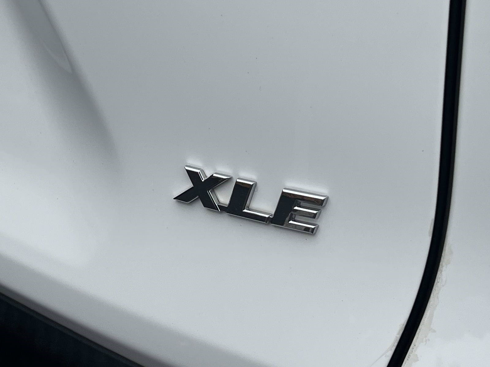 Used 2024 Toyota RAV4 XLE w/ Convenience Package FWD image 8
