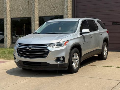 Used 2019 Chevrolet Traverse LT FWD image 3