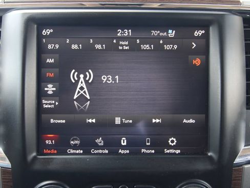 Used 2018 RAM 1500 Laramie AWD/4WD image 28