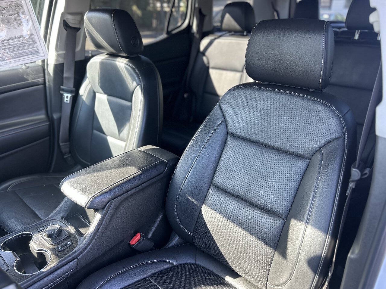 Used 2023 GMC Acadia SLT FWD image 16