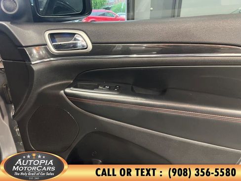 Used 2018 Jeep Grand Cherokee Trailhawk AWD/4WD image 12