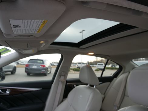 Used 2014 INFINITI Q50 Sport w/ Technology Package image 28