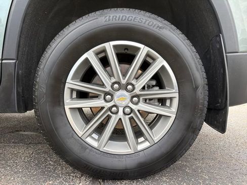 Used 2023 Chevrolet Traverse LT FWD image 18