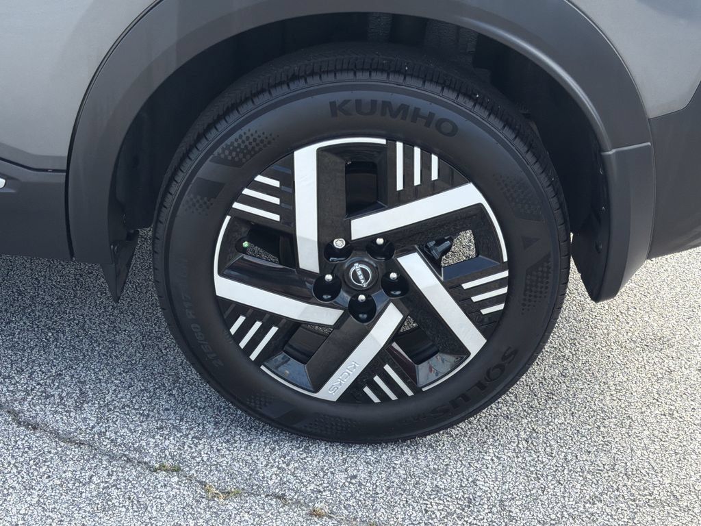 Used 2025 Nissan Kicks SV FWD image 29