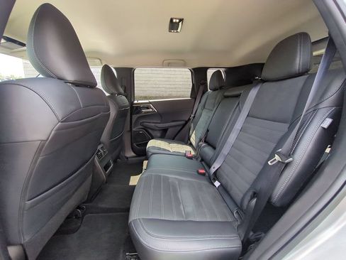 Used 2025 Mitsubishi Outlander SE AWD/4WD image 28