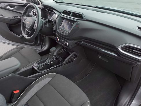 Used 2023 Chevrolet TrailBlazer LT FWD image 11