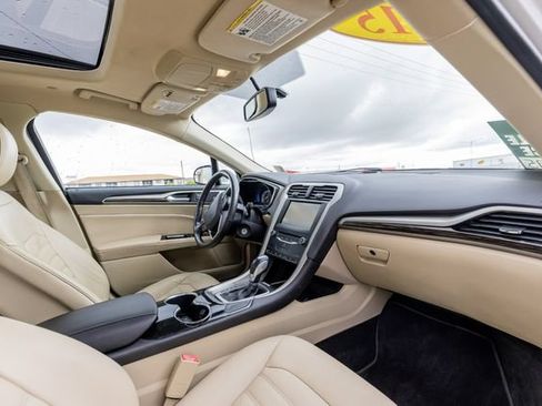 Used 2015 Ford Fusion SE w/ Equipment Group 502A FWD image 18