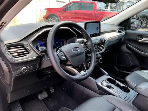 Used 2022 Ford Escape SEL w/ Technology Package FWD image 18